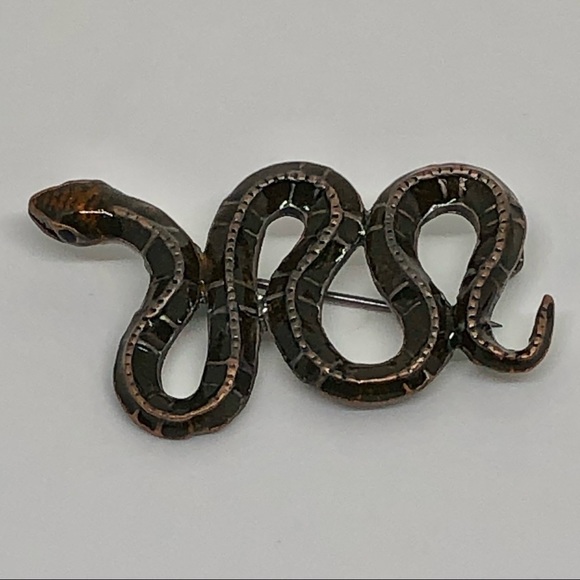 Women’s Brooch Snake 2” x 1.5” Eyes Glassy Eyes Brassy Trim Pin - Picture 2 of 8